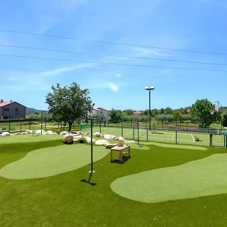 Modern Vallis With Pool And Jacuzzi In