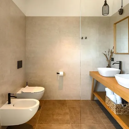Modern Vallis With Pool And Jacuzzi In فيلة