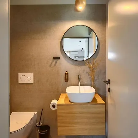 Modern Vallis With Pool And Jacuzzi In فيلة *