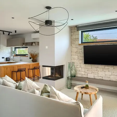 فيلة Modern Vallis With Pool And Jacuzzi In *