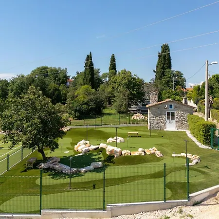 Modern Vallis With Pool And Jacuzzi In * بوريتش
